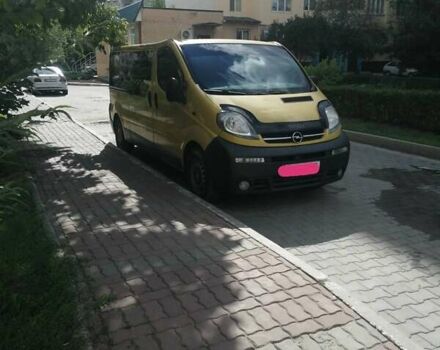 Желтый Опель Виваро, объемом двигателя 2.5 л и пробегом 288 тыс. км за 7500 $, фото 3 на Automoto.ua