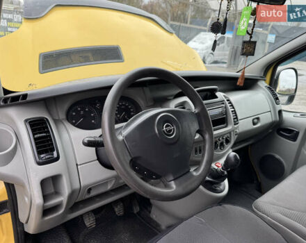 Жовтий Опель Віваро, об'ємом двигуна 2.46 л та пробігом 280 тис. км за 6999 $, фото 29 на Automoto.ua