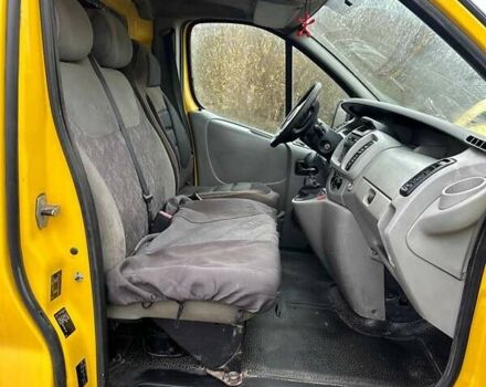 Желтый Опель Виваро, объемом двигателя 1.9 л и пробегом 370 тыс. км за 4200 $, фото 5 на Automoto.ua
