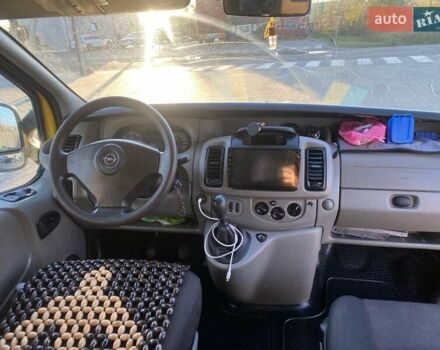 Желтый Опель Виваро, объемом двигателя 1.87 л и пробегом 235 тыс. км за 7400 $, фото 6 на Automoto.ua