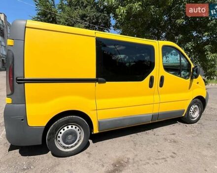 Желтый Опель Виваро, объемом двигателя 1.87 л и пробегом 170 тыс. км за 8500 $, фото 2 на Automoto.ua