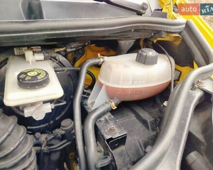 Жовтий Опель Віваро, об'ємом двигуна 2 л та пробігом 232 тис. км за 7500 $, фото 13 на Automoto.ua