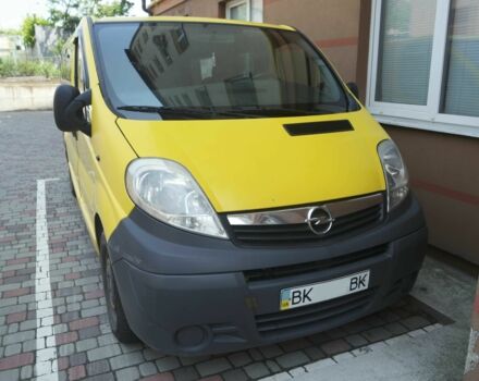 Желтый Опель Виваро, объемом двигателя 2 л и пробегом 458 тыс. км за 9305 $, фото 1 на Automoto.ua