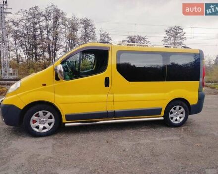 Жовтий Опель Віваро, об'ємом двигуна 2 л та пробігом 232 тис. км за 7500 $, фото 2 на Automoto.ua