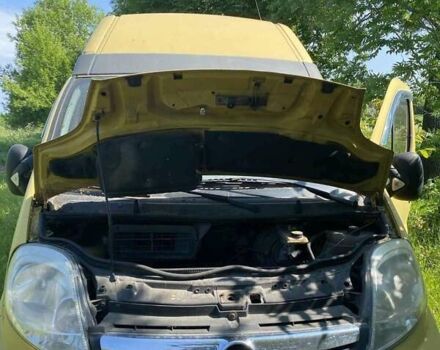 Желтый Опель Виваро, объемом двигателя 2 л и пробегом 385 тыс. км за 8000 $, фото 3 на Automoto.ua