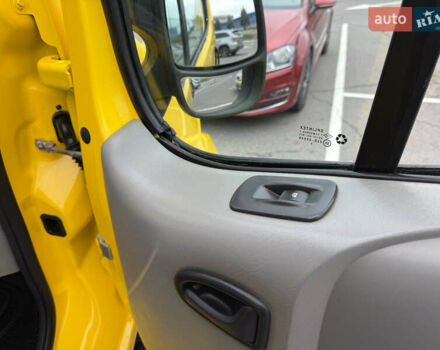 Жовтий Опель Віваро, об'ємом двигуна 2.5 л та пробігом 270 тис. км за 11300 $, фото 19 на Automoto.ua