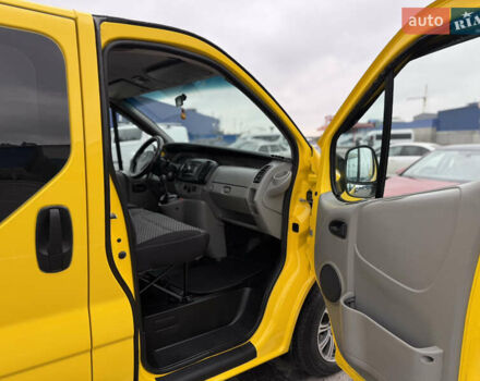 Жовтий Опель Віваро, об'ємом двигуна 2.5 л та пробігом 270 тис. км за 11300 $, фото 18 на Automoto.ua