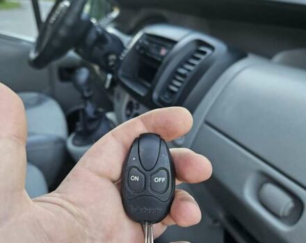 Жовтий Опель Віваро, об'ємом двигуна 2 л та пробігом 260 тис. км за 8999 $, фото 7 на Automoto.ua