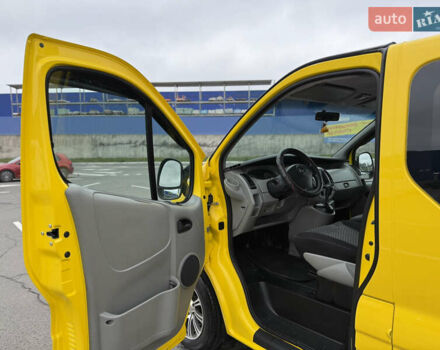 Жовтий Опель Віваро, об'ємом двигуна 2.5 л та пробігом 270 тис. км за 11300 $, фото 12 на Automoto.ua