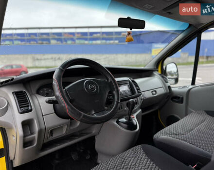 Жовтий Опель Віваро, об'ємом двигуна 2.5 л та пробігом 270 тис. км за 11300 $, фото 14 на Automoto.ua