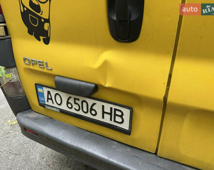 Желтый Опель Виваро, объемом двигателя 2 л и пробегом 382 тыс. км за 7200 $, фото 3 на Automoto.ua