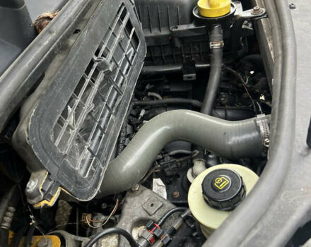 Желтый Опель Виваро, объемом двигателя 2.5 л и пробегом 274 тыс. км за 8900 $, фото 13 на Automoto.ua