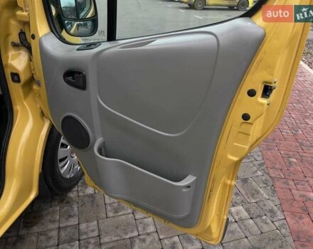 Жовтий Опель Віваро, об'ємом двигуна 2 л та пробігом 272 тис. км за 10700 $, фото 41 на Automoto.ua