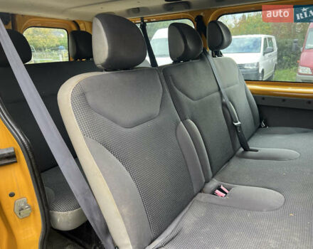 Желтый Опель Виваро, объемом двигателя 2.5 л и пробегом 274 тыс. км за 8900 $, фото 9 на Automoto.ua