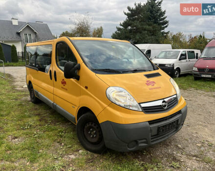 Желтый Опель Виваро, объемом двигателя 2.5 л и пробегом 274 тыс. км за 8900 $, фото 2 на Automoto.ua