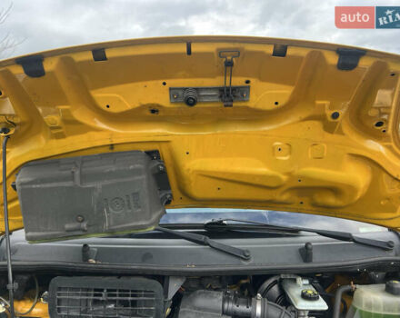 Желтый Опель Виваро, объемом двигателя 2.5 л и пробегом 274 тыс. км за 8900 $, фото 14 на Automoto.ua