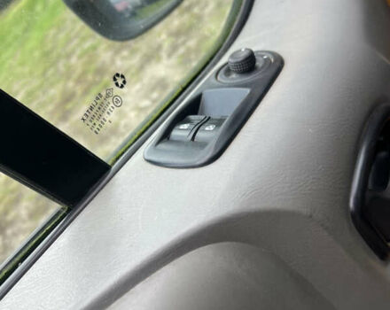 Желтый Опель Виваро, объемом двигателя 2.5 л и пробегом 274 тыс. км за 8900 $, фото 7 на Automoto.ua