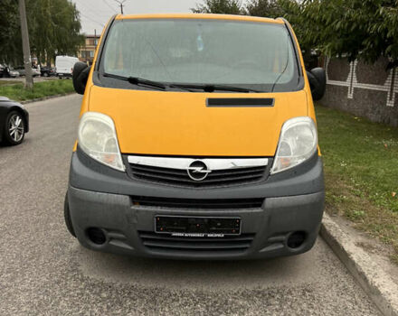 Жовтий Опель Віваро, об'ємом двигуна 2 л та пробігом 142 тис. км за 15700 $, фото 1 на Automoto.ua