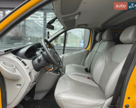 Желтый Опель Виваро, объемом двигателя 2 л и пробегом 318 тыс. км за 13450 $, фото 12 на Automoto.ua