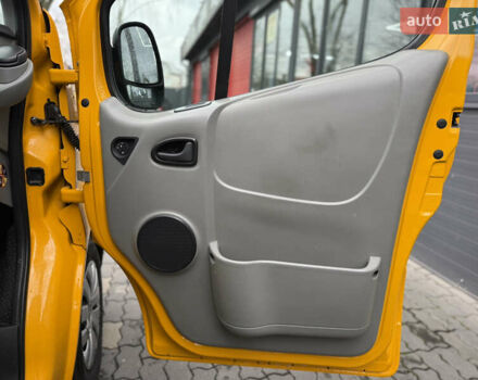 Желтый Опель Виваро, объемом двигателя 2 л и пробегом 318 тыс. км за 13450 $, фото 26 на Automoto.ua