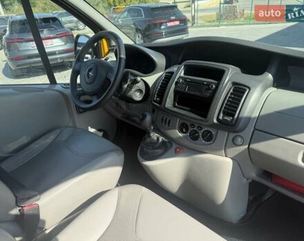 Желтый Опель Виваро, объемом двигателя 2 л и пробегом 280 тыс. км за 14300 $, фото 2 на Automoto.ua