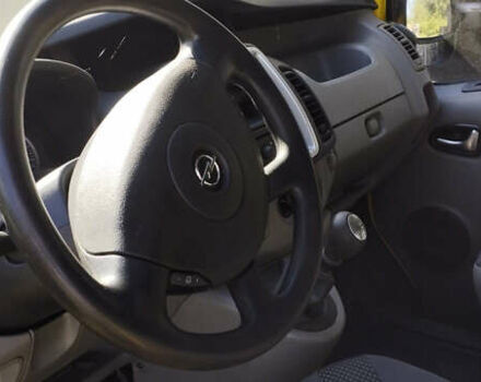 Желтый Опель Виваро, объемом двигателя 2 л и пробегом 297 тыс. км за 11900 $, фото 2 на Automoto.ua