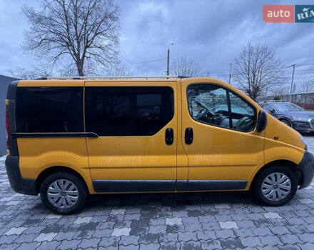 Желтый Опель Виваро, объемом двигателя 2 л и пробегом 318 тыс. км за 13450 $, фото 4 на Automoto.ua