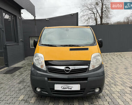 Желтый Опель Виваро, объемом двигателя 2 л и пробегом 318 тыс. км за 13450 $, фото 2 на Automoto.ua