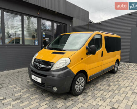 Желтый Опель Виваро, объемом двигателя 2 л и пробегом 318 тыс. км за 13450 $, фото 1 на Automoto.ua