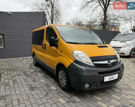 Желтый Опель Виваро, объемом двигателя 2 л и пробегом 318 тыс. км за 13450 $, фото 3 на Automoto.ua