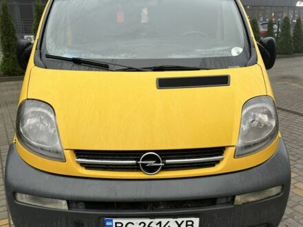 Желтый Опель Виваро, объемом двигателя 1.9 л и пробегом 455 тыс. км за 6000 $, фото 1 на Automoto.ua
