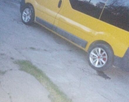 Жовтий Опель Віваро, об'ємом двигуна 1.9 л та пробігом 192 тис. км за 7700 $, фото 1 на Automoto.ua