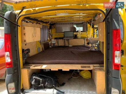 Желтый Опель Виваро, объемом двигателя 1.9 л и пробегом 220 тыс. км за 7990 $, фото 1 на Automoto.ua