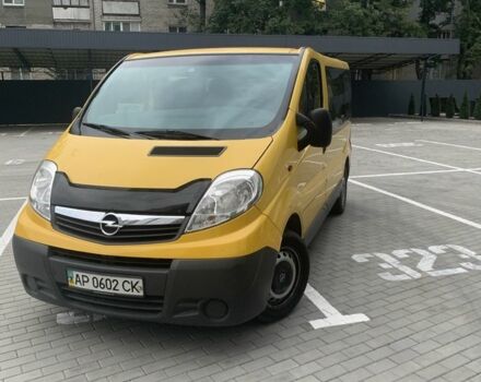 Желтый Опель Виваро, объемом двигателя 2 л и пробегом 210 тыс. км за 8500 $, фото 1 на Automoto.ua