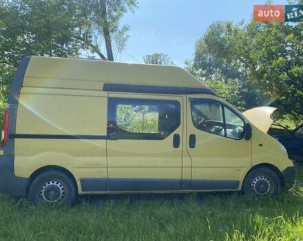 Желтый Опель Виваро, объемом двигателя 2 л и пробегом 385 тыс. км за 8000 $, фото 1 на Automoto.ua