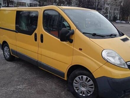 Желтый Опель Виваро, объемом двигателя 2 л и пробегом 270 тыс. км за 11200 $, фото 1 на Automoto.ua
