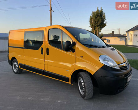 Жовтий Опель Віваро, об'ємом двигуна 2 л та пробігом 153 тис. км за 14600 $, фото 1 на Automoto.ua