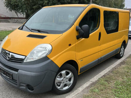 Желтый Опель Виваро, объемом двигателя 2 л и пробегом 142 тыс. км за 15700 $, фото 1 на Automoto.ua