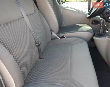 Сірий Опель Віваро, об'ємом двигуна 2 л та пробігом 200 тис. км за 7300 $, фото 16 на Automoto.ua