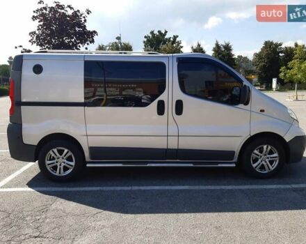 Сірий Опель Віваро, об'ємом двигуна 2 л та пробігом 200 тис. км за 7300 $, фото 1 на Automoto.ua