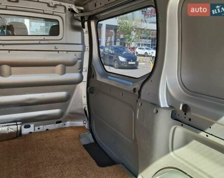 Сірий Опель Віваро, об'ємом двигуна 2 л та пробігом 200 тис. км за 7300 $, фото 23 на Automoto.ua