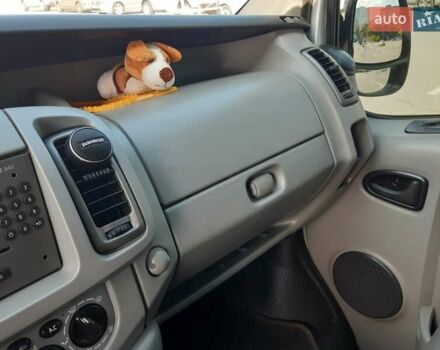 Сірий Опель Віваро, об'ємом двигуна 2 л та пробігом 200 тис. км за 7300 $, фото 12 на Automoto.ua