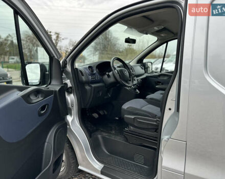 Сірий Опель Віваро, об'ємом двигуна 1.6 л та пробігом 202 тис. км за 13390 $, фото 14 на Automoto.ua