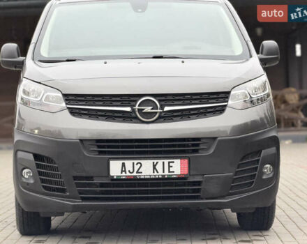 Серый Опель Виваро, объемом двигателя 2 л и пробегом 106 тыс. км за 21900 $, фото 2 на Automoto.ua