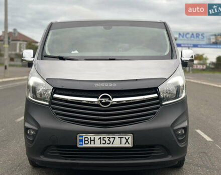 Серый Опель Виваро, объемом двигателя 1.6 л и пробегом 220 тыс. км за 16500 $, фото 2 на Automoto.ua