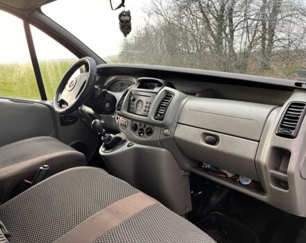 Серый Опель Виваро, объемом двигателя 2.5 л и пробегом 360 тыс. км за 4900 $, фото 4 на Automoto.ua