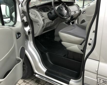 Серый Опель Виваро, объемом двигателя 2 л и пробегом 269 тыс. км за 9700 $, фото 6 на Automoto.ua