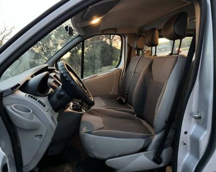 Серый Опель Виваро, объемом двигателя 2 л и пробегом 250 тыс. км за 11750 $, фото 2 на Automoto.ua