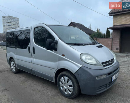 Серый Опель Виваро, объемом двигателя 1.9 л и пробегом 317 тыс. км за 7500 $, фото 2 на Automoto.ua