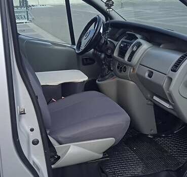 Серый Опель Виваро, объемом двигателя 2.46 л и пробегом 420 тыс. км за 6800 $, фото 12 на Automoto.ua